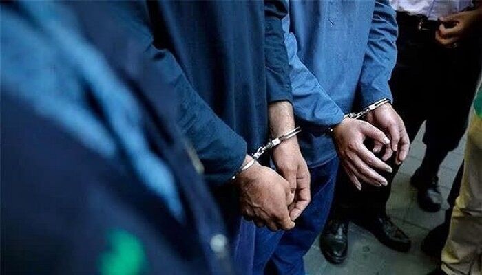 فرصتی برای عربده‌کشی و چاقوکشی به اراذل نخواهیم داد