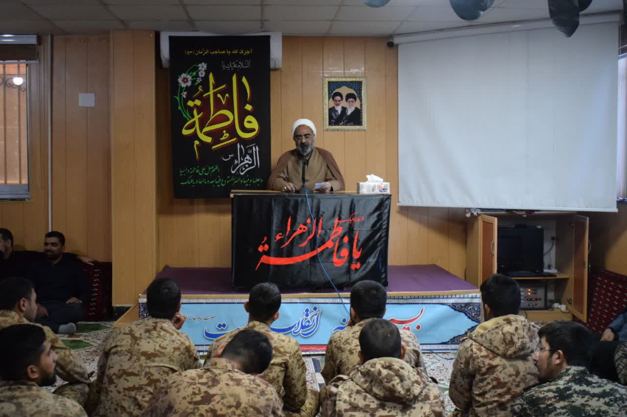 انقلابی ماندن، رمز پیروزی در برابر توطئه‌هاست