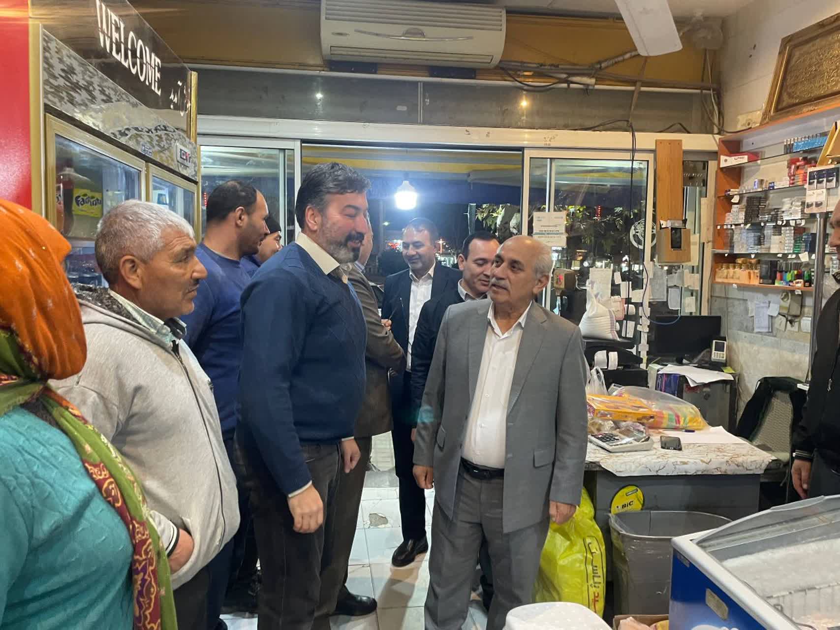 شب‌گردی مدیریتی برای معیشت مردم فرماندار کلاله در قلب بازار