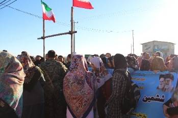 حضور گسترده مردم روستای مرند در ساعات اولیه شروع به کار بیمارستان صحرایی+ تصاویر و فیلم