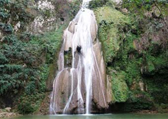 سقوط آبشار "لوه" گالیکش جان گردشگر گنبدی را گرفت + تصویر