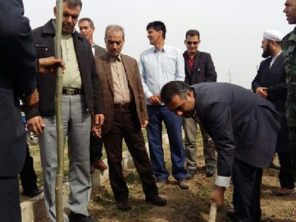 غرس ۴۵۰ اصله نهال در روستای مالای شیخ گینگ شهرستان کلاله