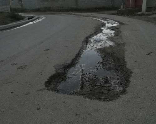 هدررفت چندین ماهه‌ی آب شرب روستای اجن سنگرلی + تصاویر